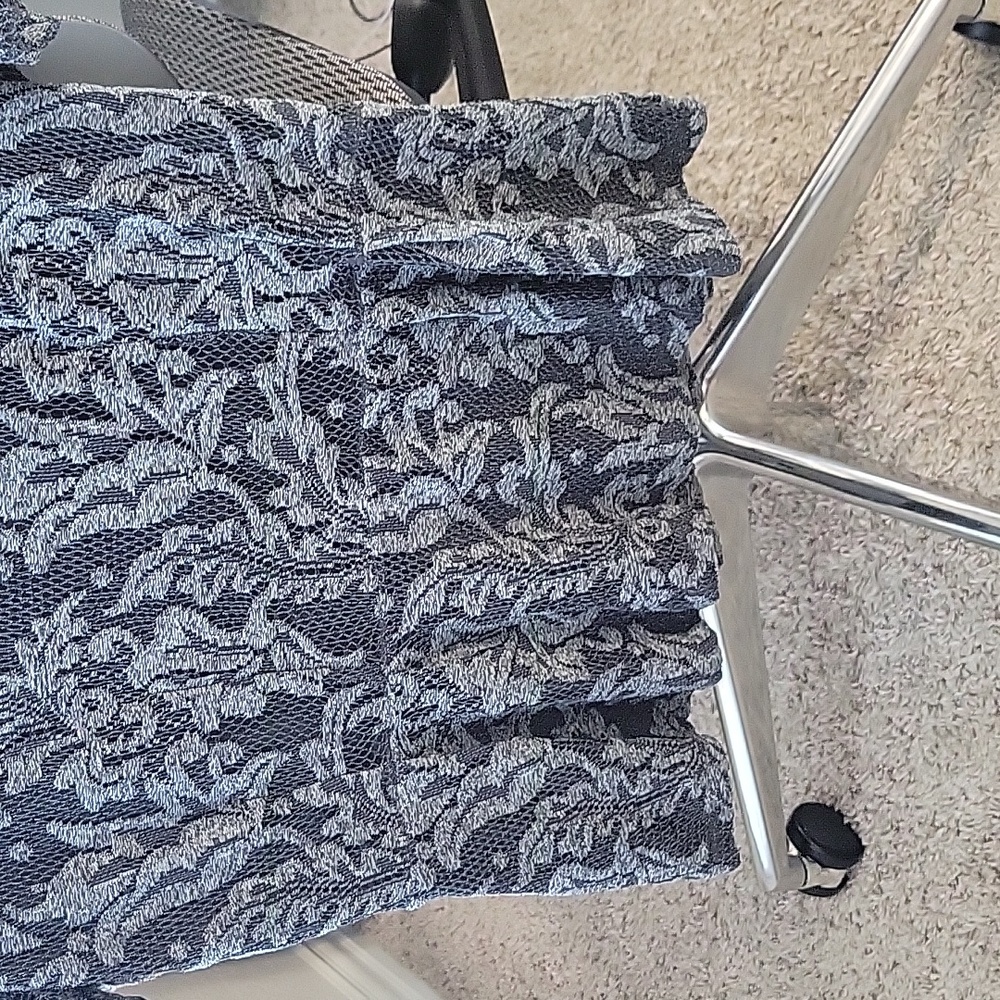 3 For $15 EUC Ann Taylor Lace and Pleated Top - Picture 5 of 7